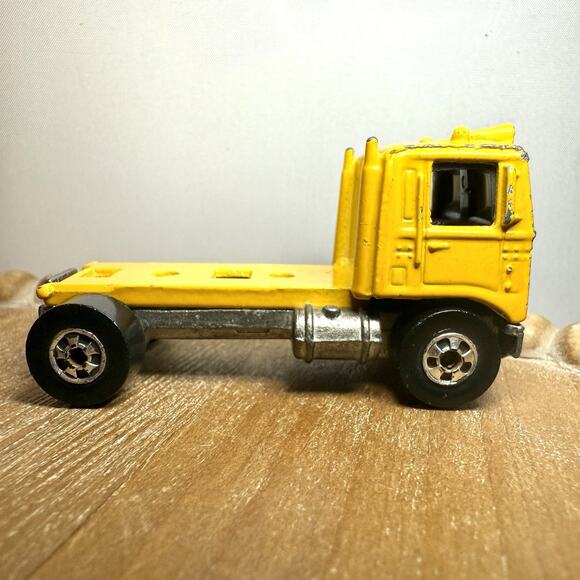 Hot Wheels Service Vehicles Lot - US Mail Truck, Phone Truck, Flatbed Vintage - Picture 8 of 15